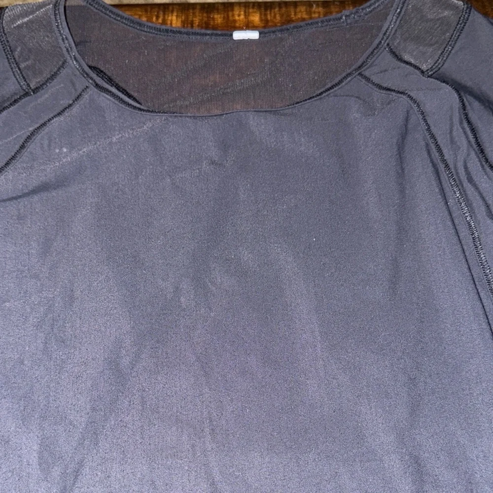 Lululemon Women's black Long Sleeve Top sz 6
